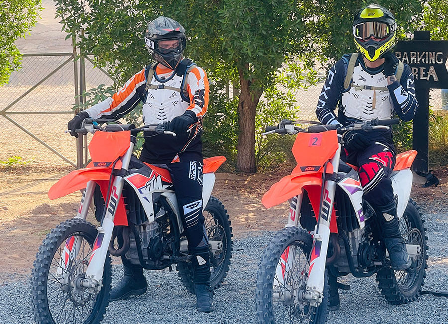 4-ktm-and-husqvarna-motorbikes-on-desert-motocross-adventure-ride